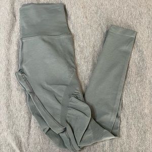 Alphalete Aero Legging - Size Small